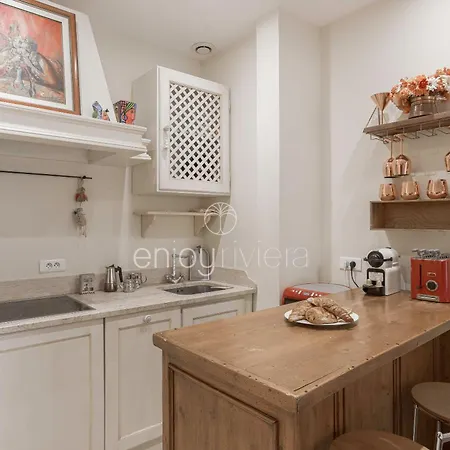 Apartment Palais Miramar - & E37 - 20m - Croisette Emplacement Unique - Wifi - Clim Cannes